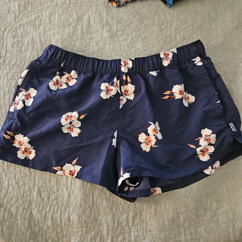 Patagonia barely baggies Women's S